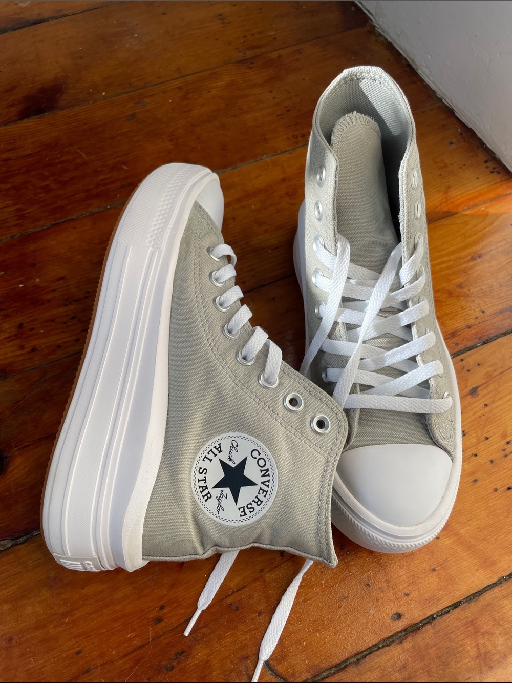 Converse High Top Sneakers Extremely Lightweight